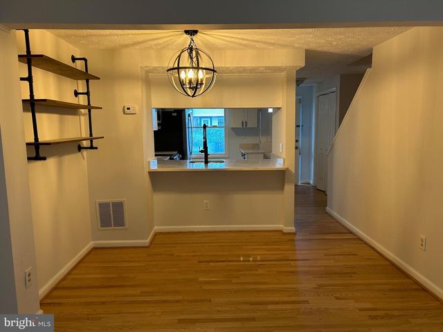 8317 BROOKVALE CT, Springfield, VA 22153