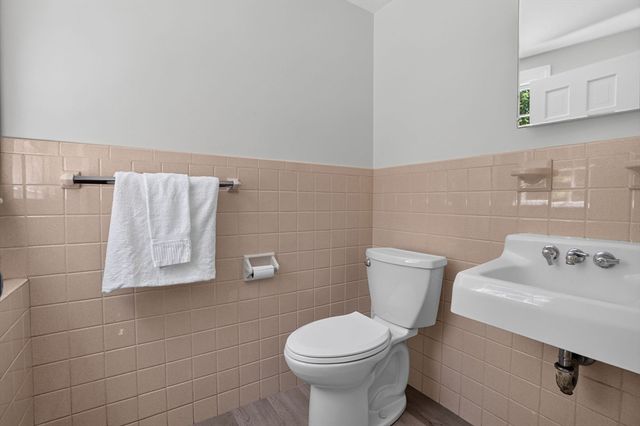 96 Draper Rd, Wayland, MA 01778