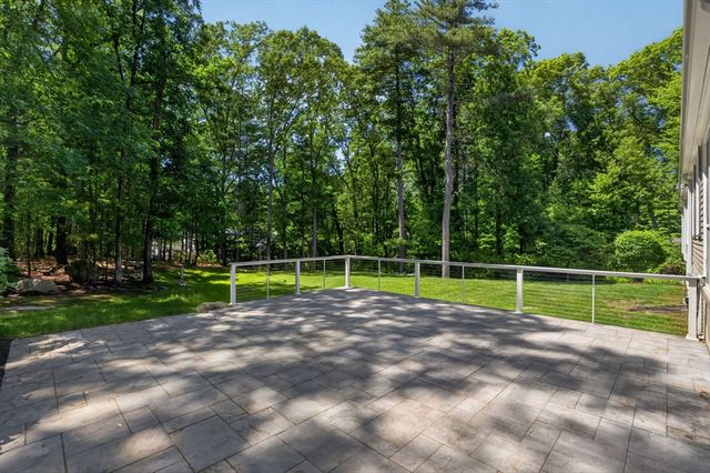 96 Draper Rd, Wayland, MA 01778