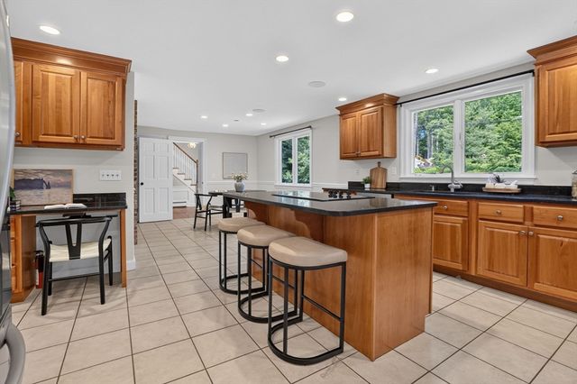 96 Draper Rd, Wayland, MA 01778