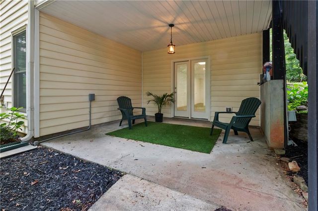 1593 Walkway Court SW, Lilburn, GA 30047