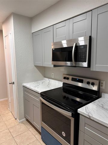 5665 Birchmont Drive 3, Houston, TX 77091