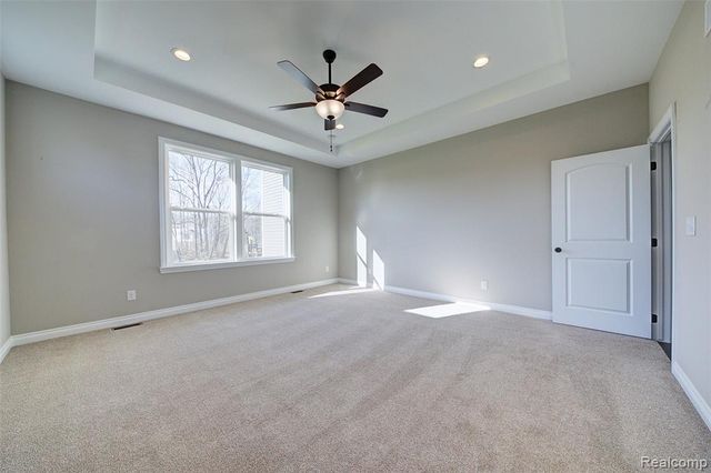 562 Round Rock Drive, Howell, MI 48843
