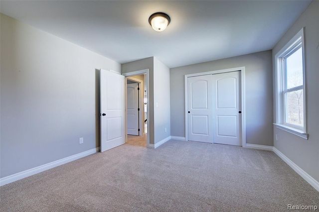 562 Round Rock Drive, Howell, MI 48843