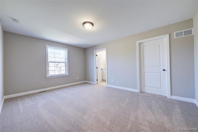 562 Round Rock Drive, Howell, MI 48843