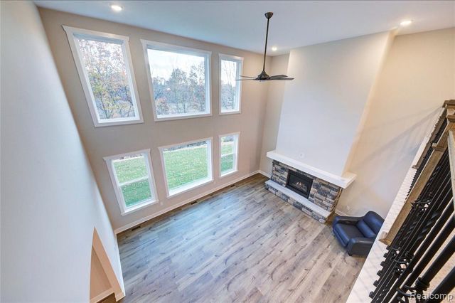 562 Round Rock Drive, Howell, MI 48843