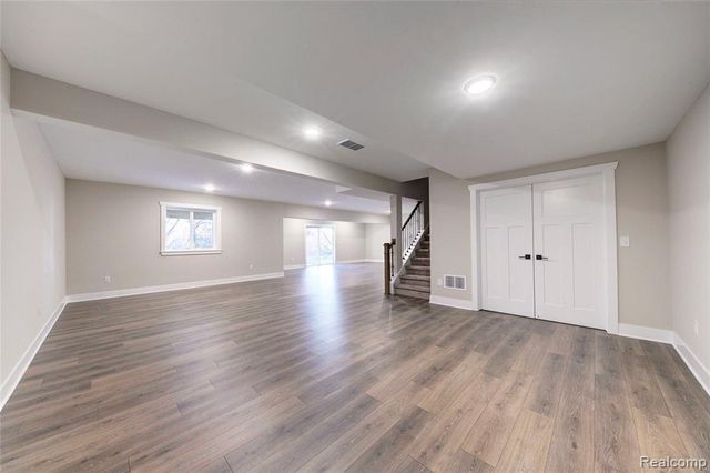 562 Round Rock Drive, Howell, MI 48843