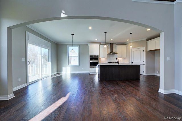 562 Round Rock Drive, Howell, MI 48843