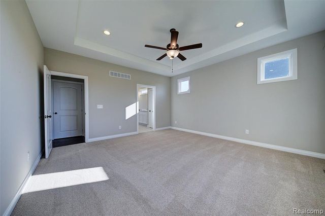 562 Round Rock Drive, Howell, MI 48843