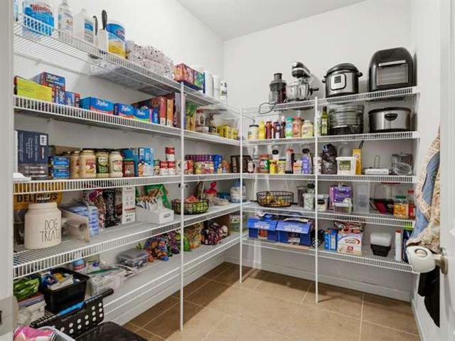 899 Blackwood Avenue, Clovis, CA 93619