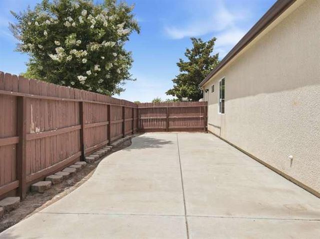899 Blackwood Avenue, Clovis, CA 93619