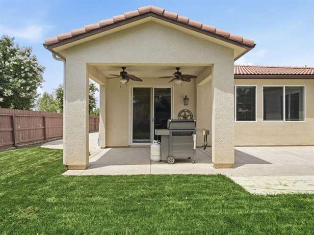 899 Blackwood Avenue, Clovis, CA 93619