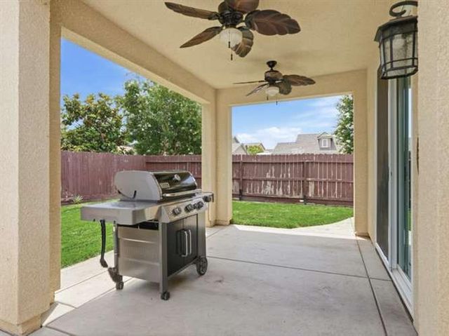 899 Blackwood Avenue, Clovis, CA 93619