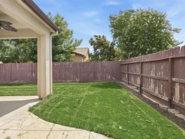 899 Blackwood Avenue, Clovis, CA 93619