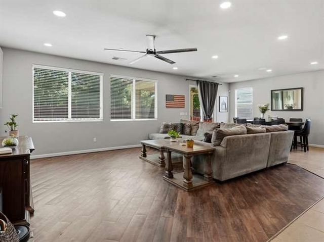 899 Blackwood Avenue, Clovis, CA 93619