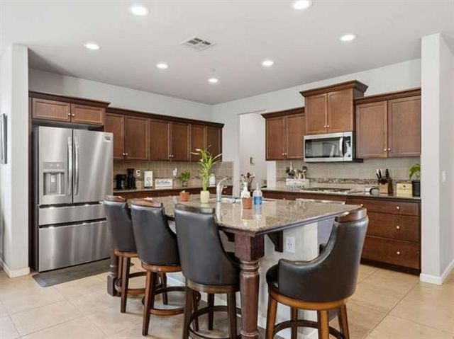 899 Blackwood Avenue, Clovis, CA 93619