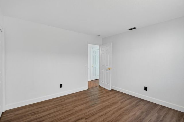 5013 Efthemia Way, Elk Grove, CA 95758