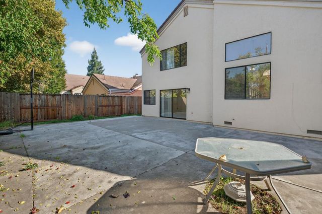 5013 Efthemia Way, Elk Grove, CA 95758