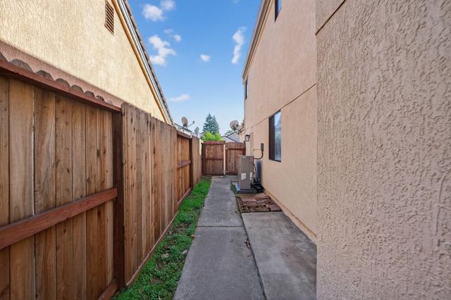5013 Efthemia Way, Elk Grove, CA 95758