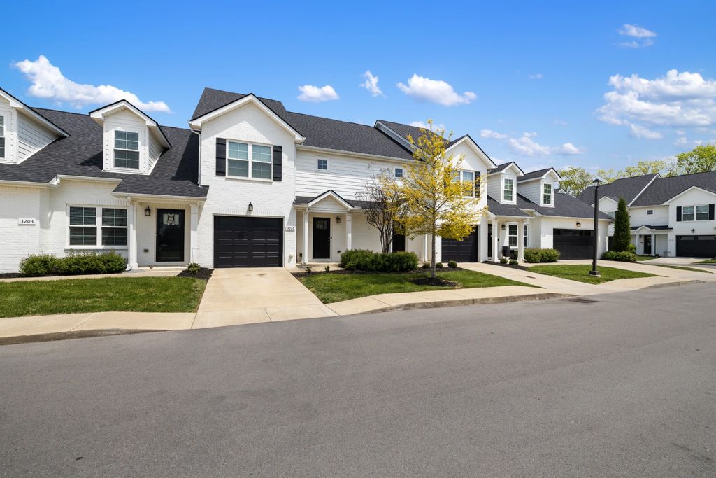 3207 Clemons Cir, Murfreesboro, TN 37128