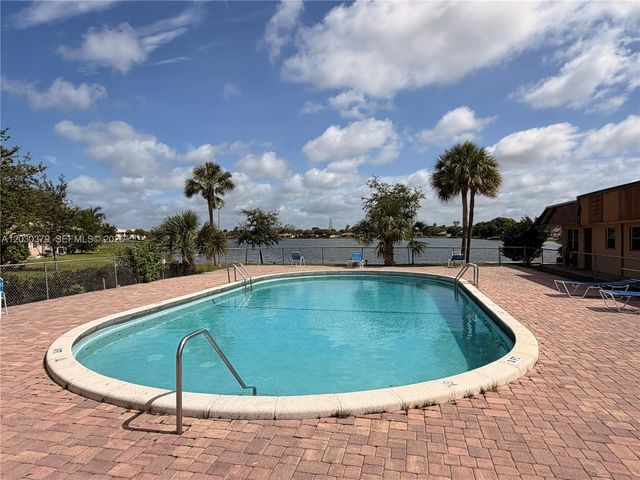 412 Lakeside Dr 223, Margate, FL 33063