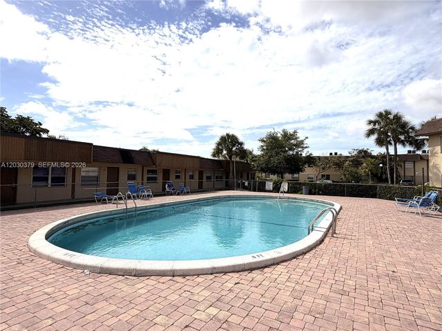 412 Lakeside Dr 223, Margate, FL 33063