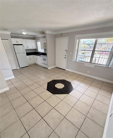 412 Lakeside Dr 223, Margate, FL 33063