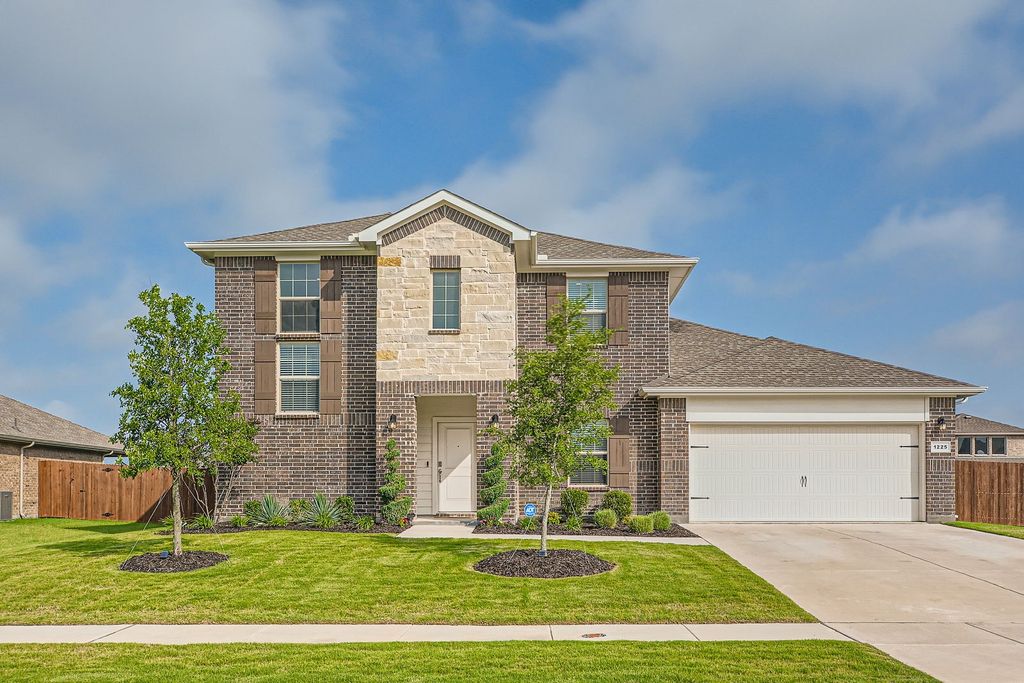 1225 Elmwood Drive, Cedar Hill, TX 75104