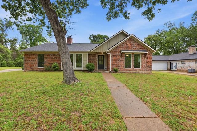 24714 Hunters Hollow Drive, Spring, TX 77380