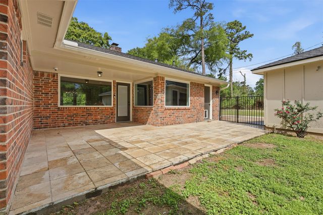 24714 Hunters Hollow Drive, Spring, TX 77380