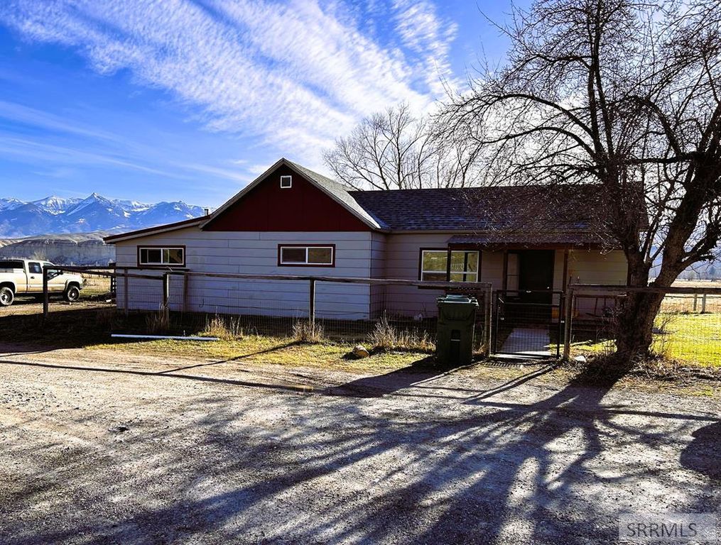 Image 2 of property listing at 113 N Hwy 93, Salmon, ID 83467