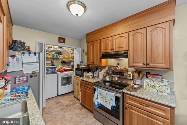 826 E WAYNE AVE, Allentown, PA 18103