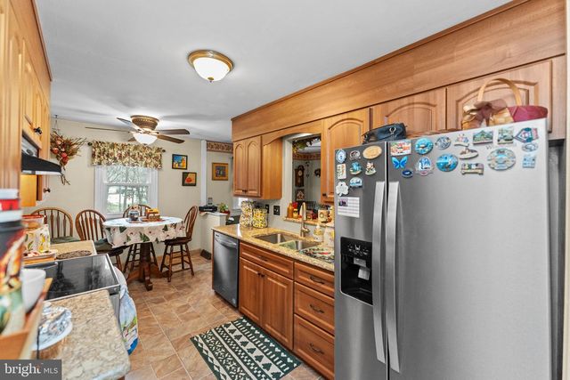 826 E WAYNE AVE, Allentown, PA 18103