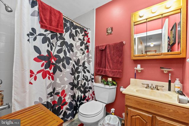 826 E WAYNE AVE, Allentown, PA 18103