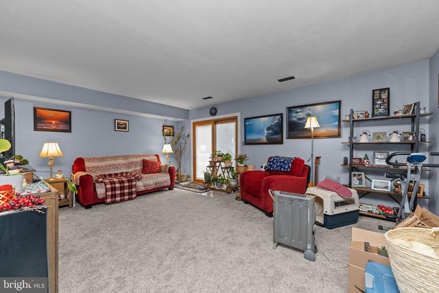 826 E WAYNE AVE, Allentown, PA 18103