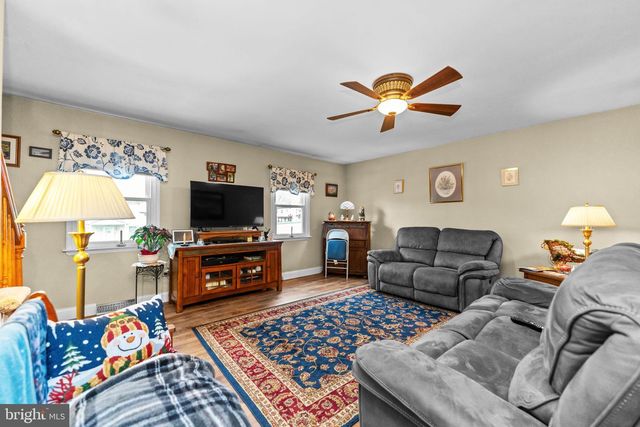 826 E WAYNE AVE, Allentown, PA 18103