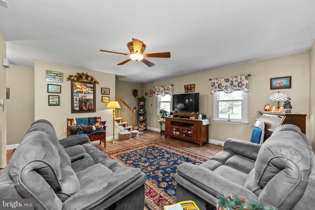 826 E WAYNE AVE, Allentown, PA 18103