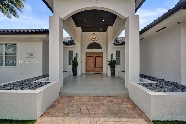 11390 SW 30th Street, Miami, FL 33165