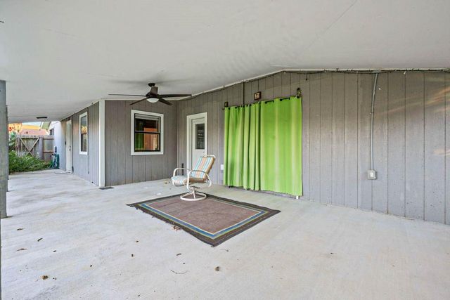 241 Bluff Drive, Livingston, TX 77351