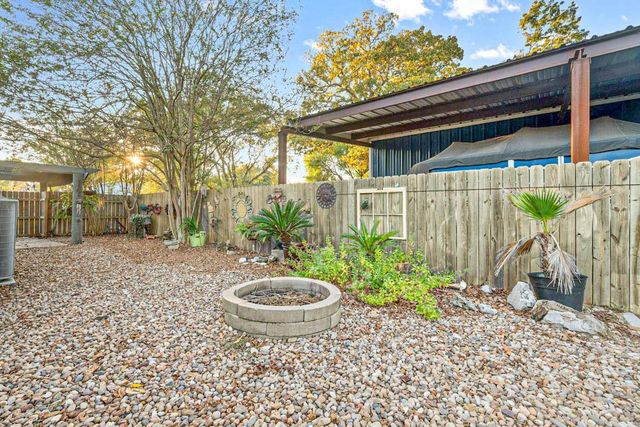 241 Bluff Drive, Livingston, TX 77351