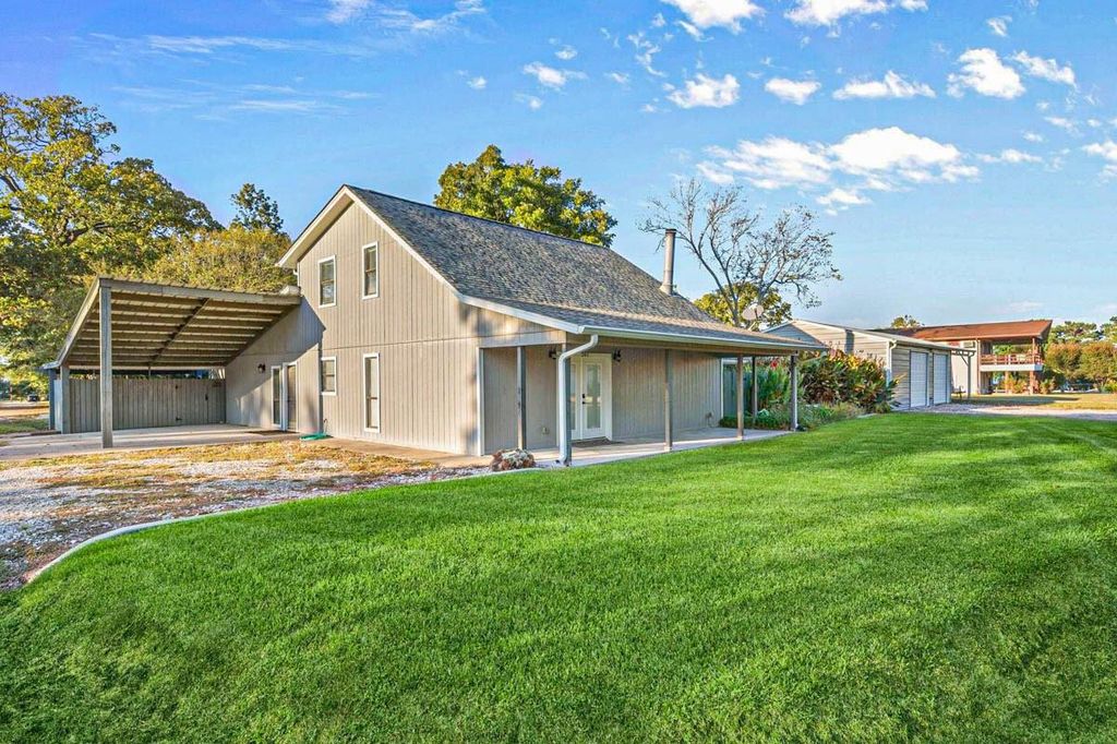241 Bluff Drive, Livingston, TX 77351