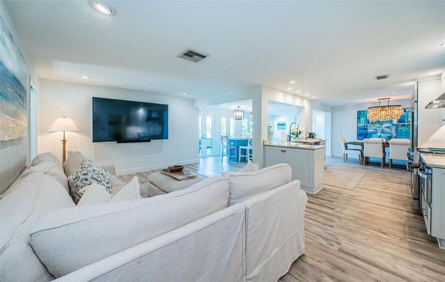 2910 ALTON DRIVE, St Pete Beach, FL 33706