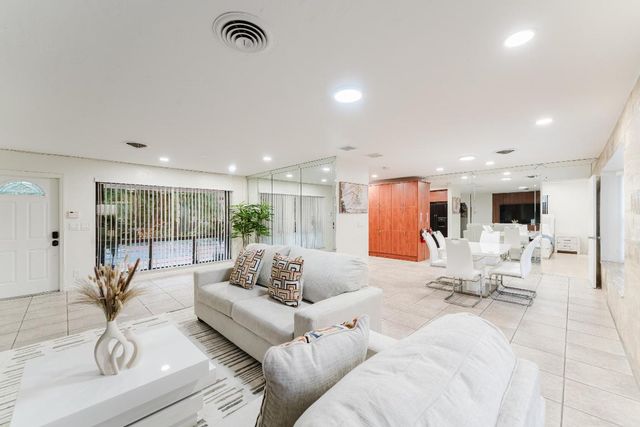 1016 NE 26th Avenue 1016, Pompano Beach, FL 33062