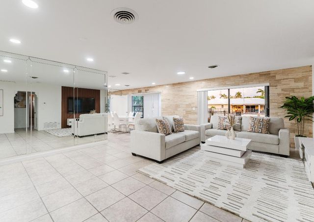 1016 NE 26th Avenue 1016, Pompano Beach, FL 33062