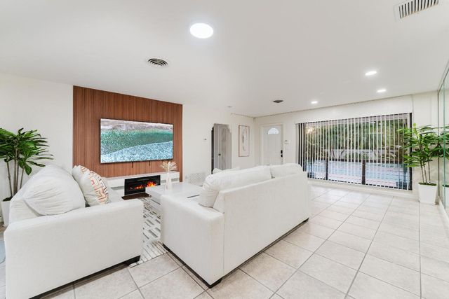 1016 NE 26th Avenue 1016, Pompano Beach, FL 33062