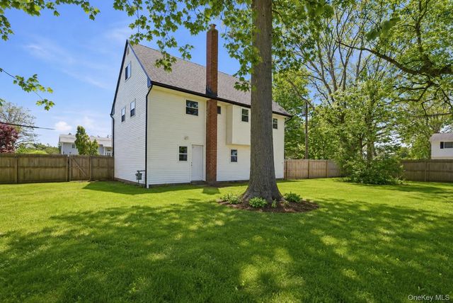 125 Missouri Avenue, Bay Shore, NY 11706