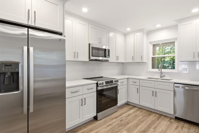 254 Edinburgh Drive, Ridge, NY 11961