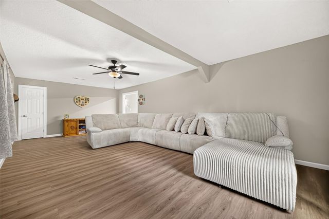 17073 Oak Grove Ln, New Caney, TX 77357