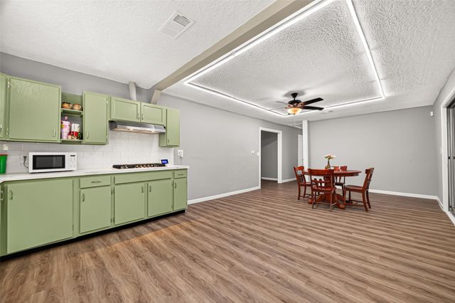 17073 Oak Grove Ln, New Caney, TX 77357
