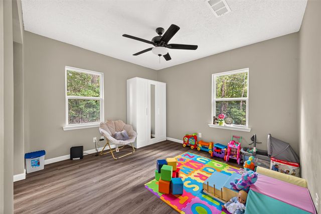 17073 Oak Grove Ln, New Caney, TX 77357